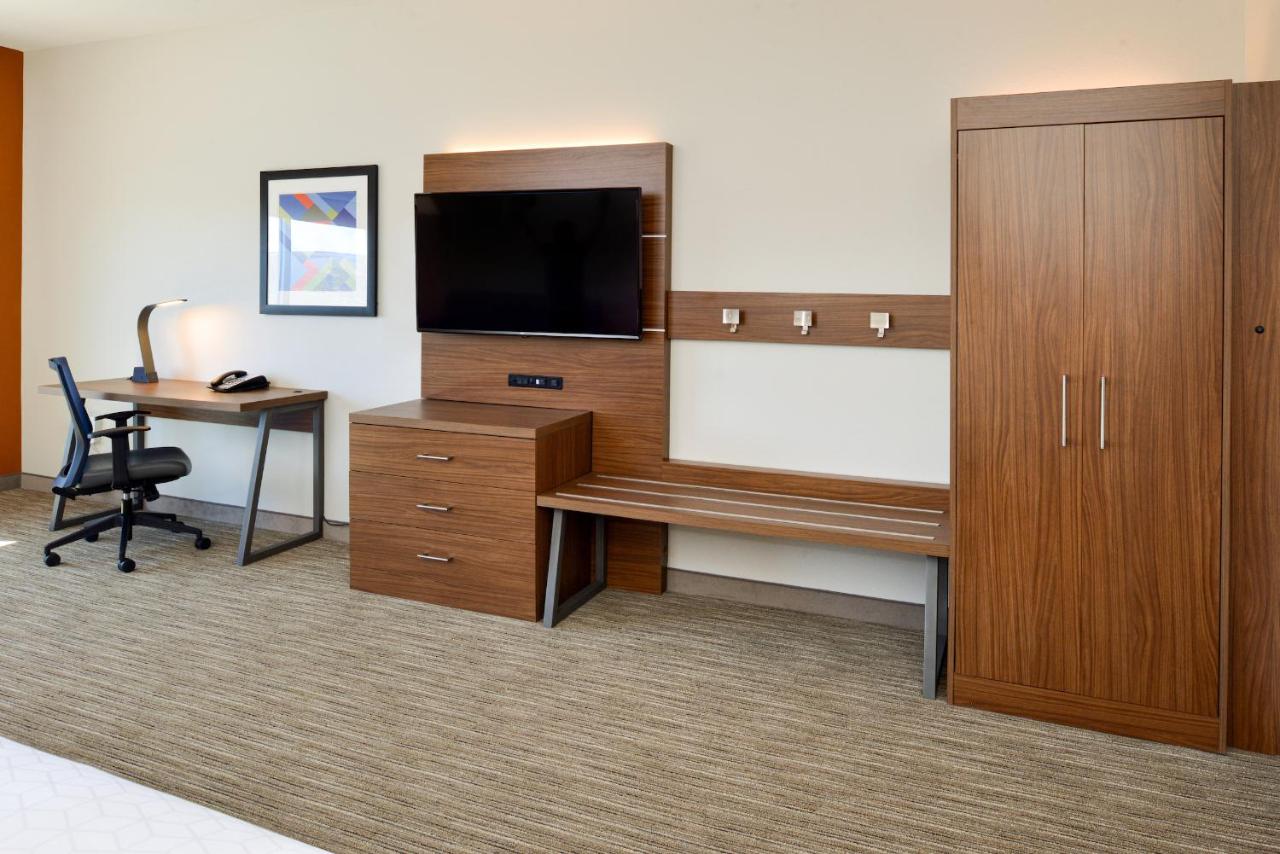 Suite - Mobility Access/Hearing Accessible at Holiday Inn Express & Suites Elko by IHG