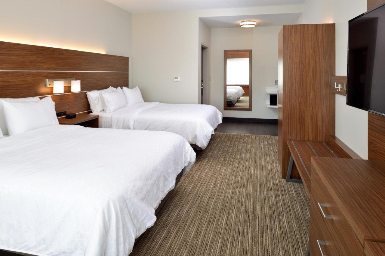 Twin Room with Mobility Accessible Trans Shower - Non-Smoking at Holiday Inn Express & Suites Elko by IHG