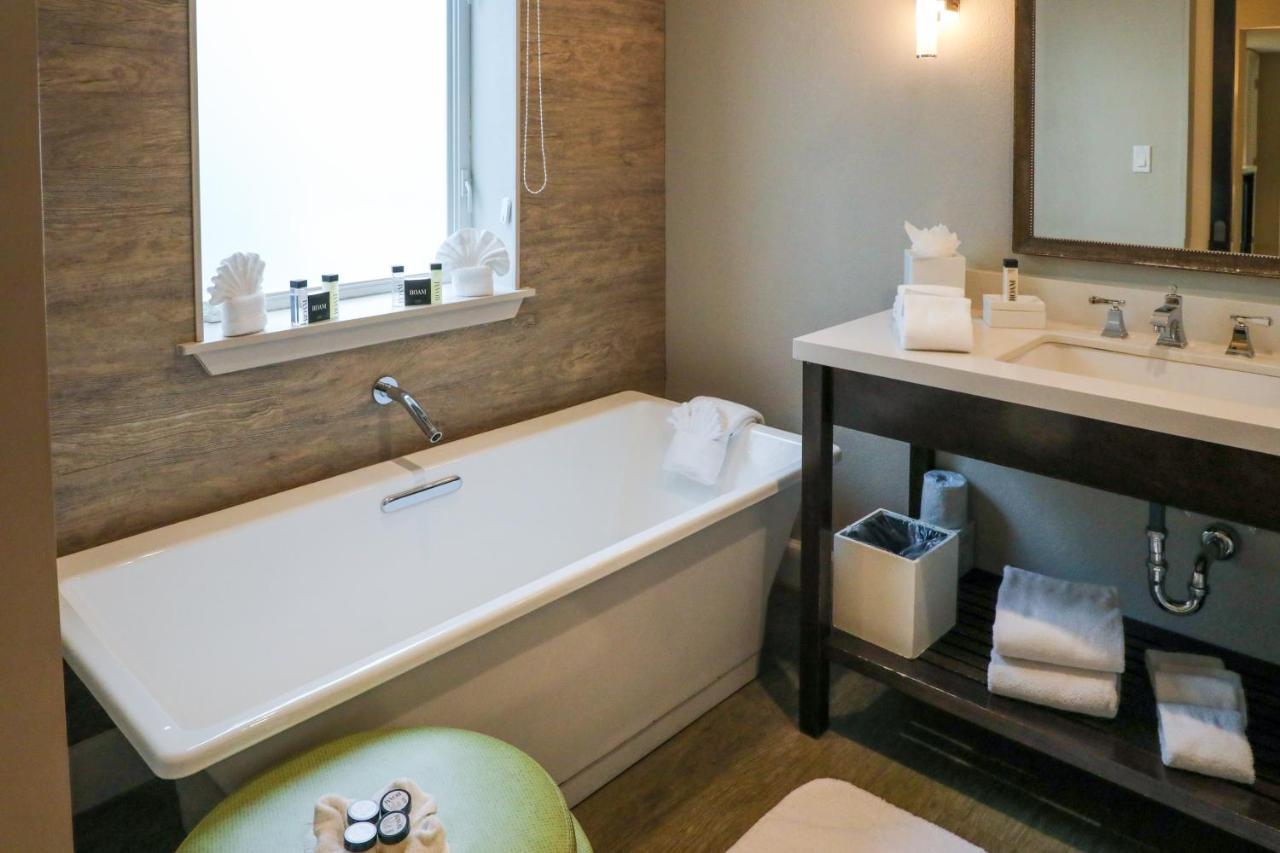 Deluxe Junior Suite at Almond Tree Inn Hotel - Adults Only