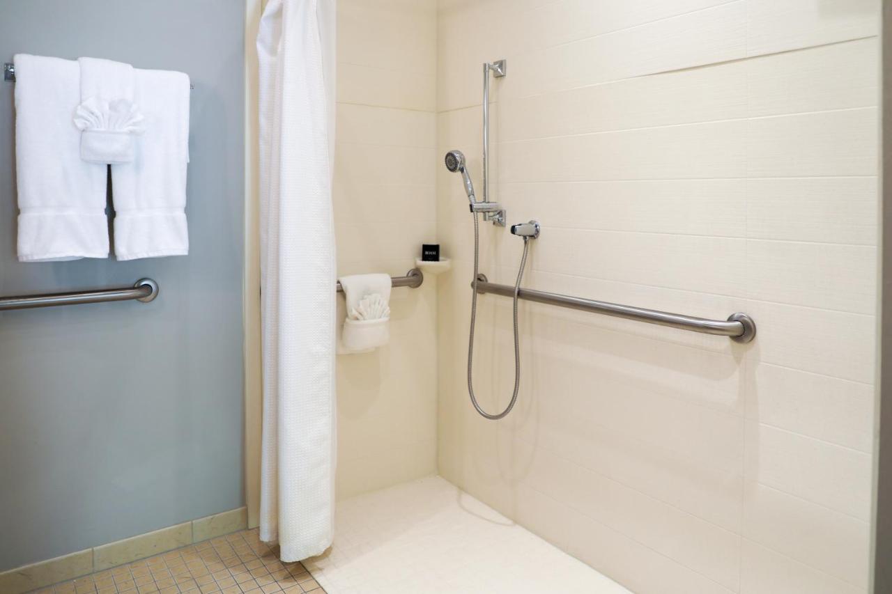 Deluxe Queen Room - Disability Access at Almond Tree Inn Hotel - Adults Only