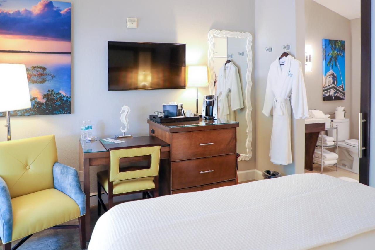Deluxe Queen Room - Disability Access at Almond Tree Inn Hotel - Adults Only