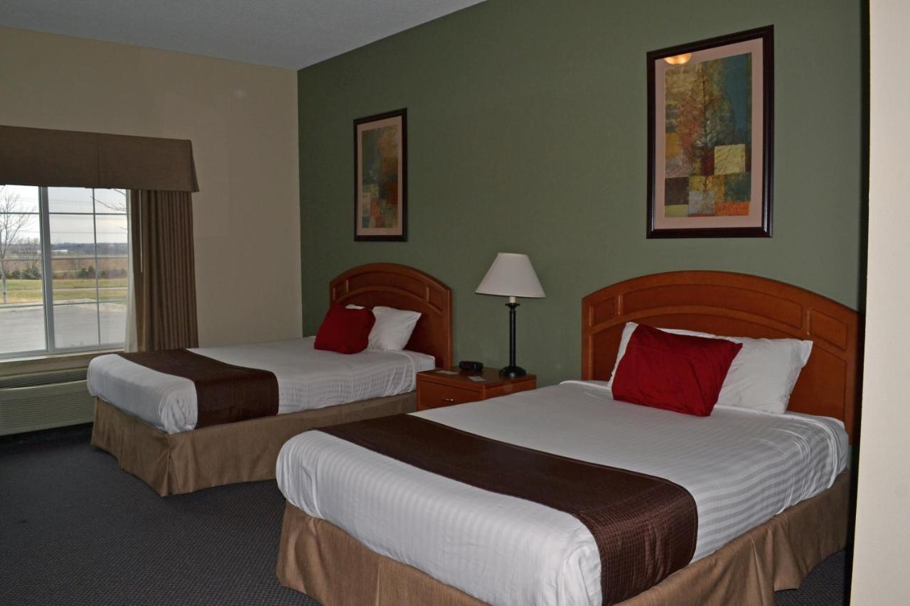 | Paola Inn and Suites