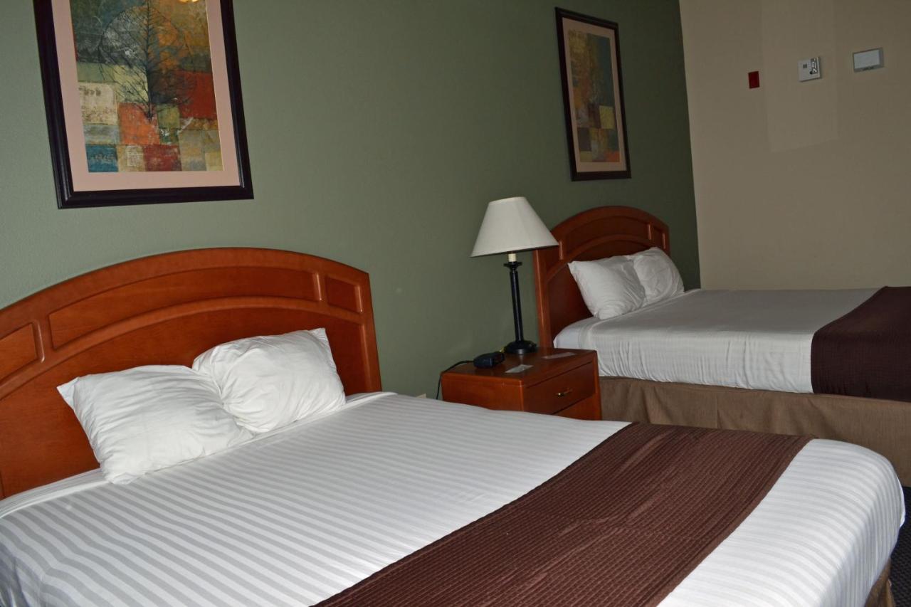 | Paola Inn and Suites