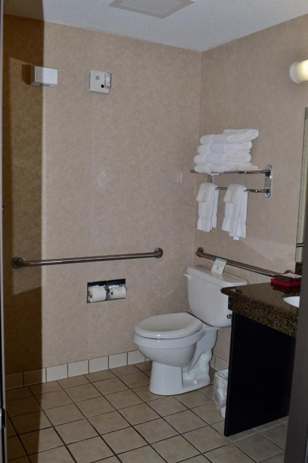  | Paola Inn and Suites