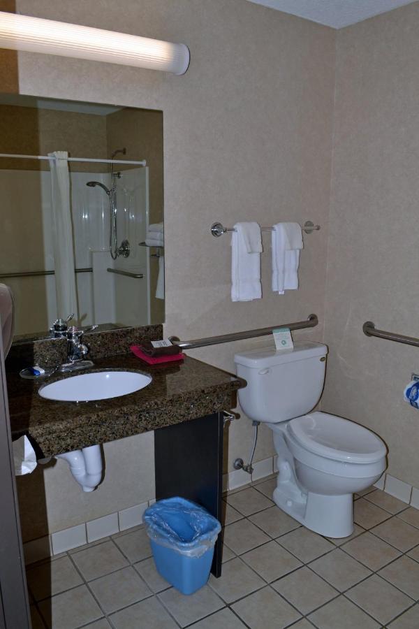 | Paola Inn and Suites