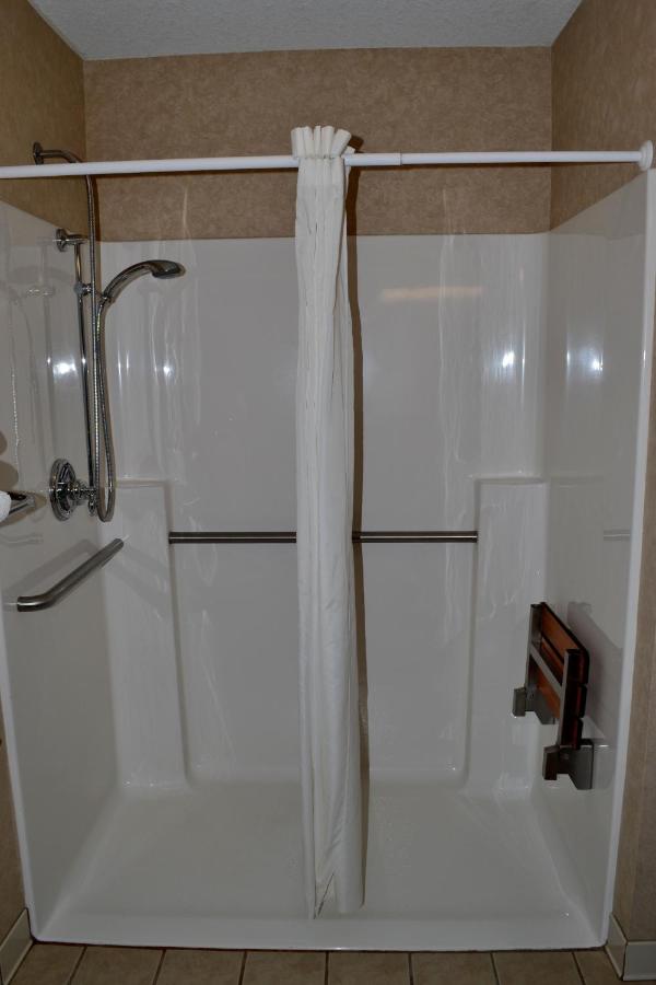| Paola Inn and Suites