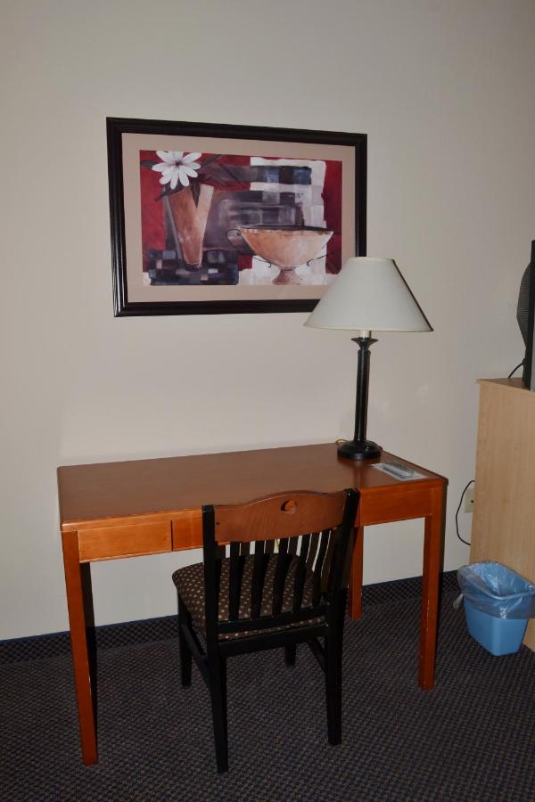 | Paola Inn and Suites
