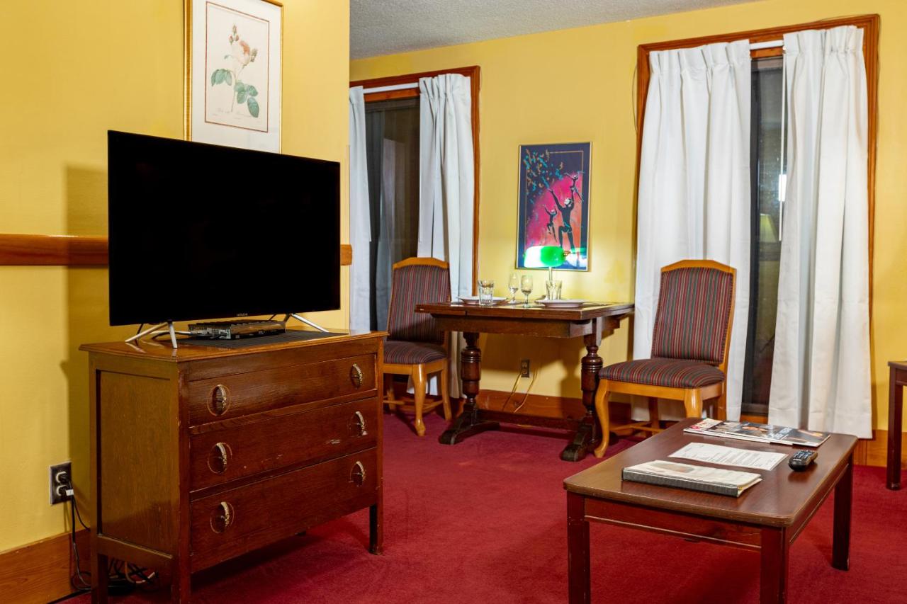 Deluxe Suite at Hotel de la Monnaie, French Quarter