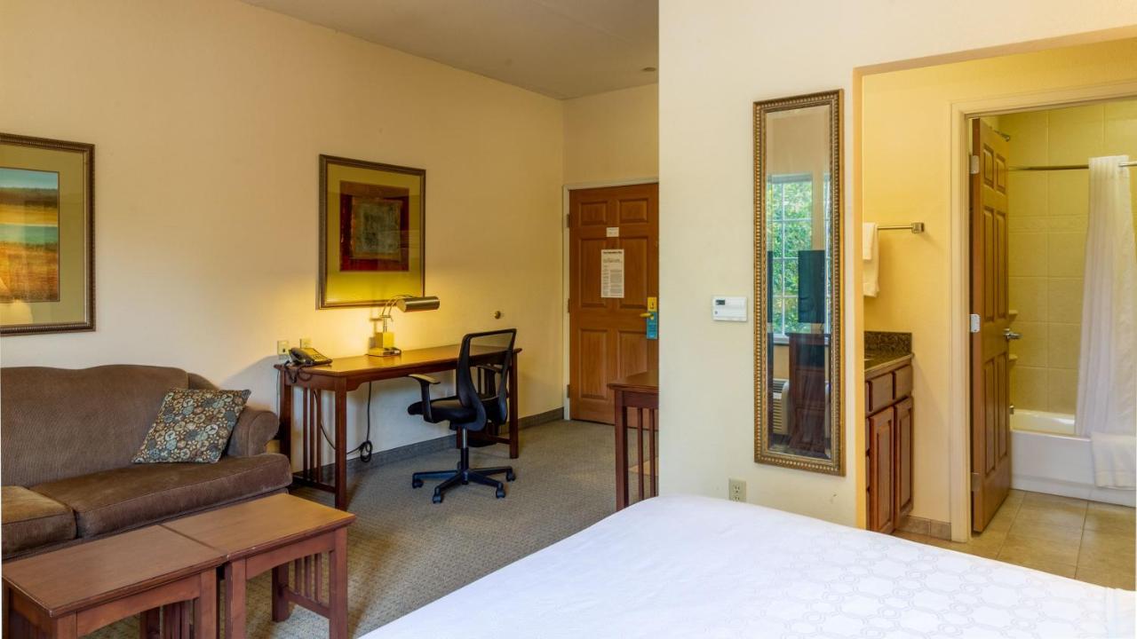 Queen Studio Suite with Sofa Bed - Non-Smoking at Staybridge Suites Philadelphia Valley Forge 422 by IHG
