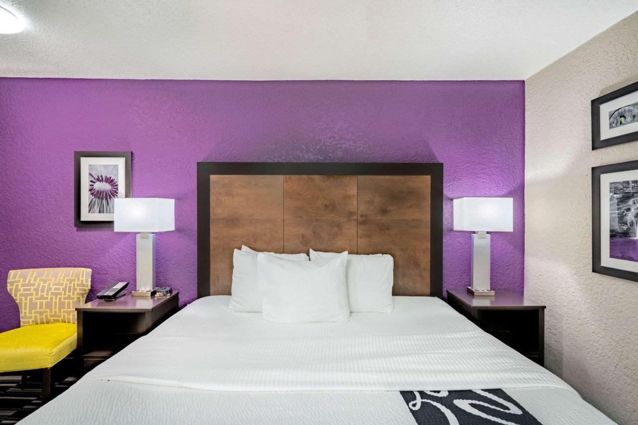 King Room at Super 8 by Wyndham El Dorado