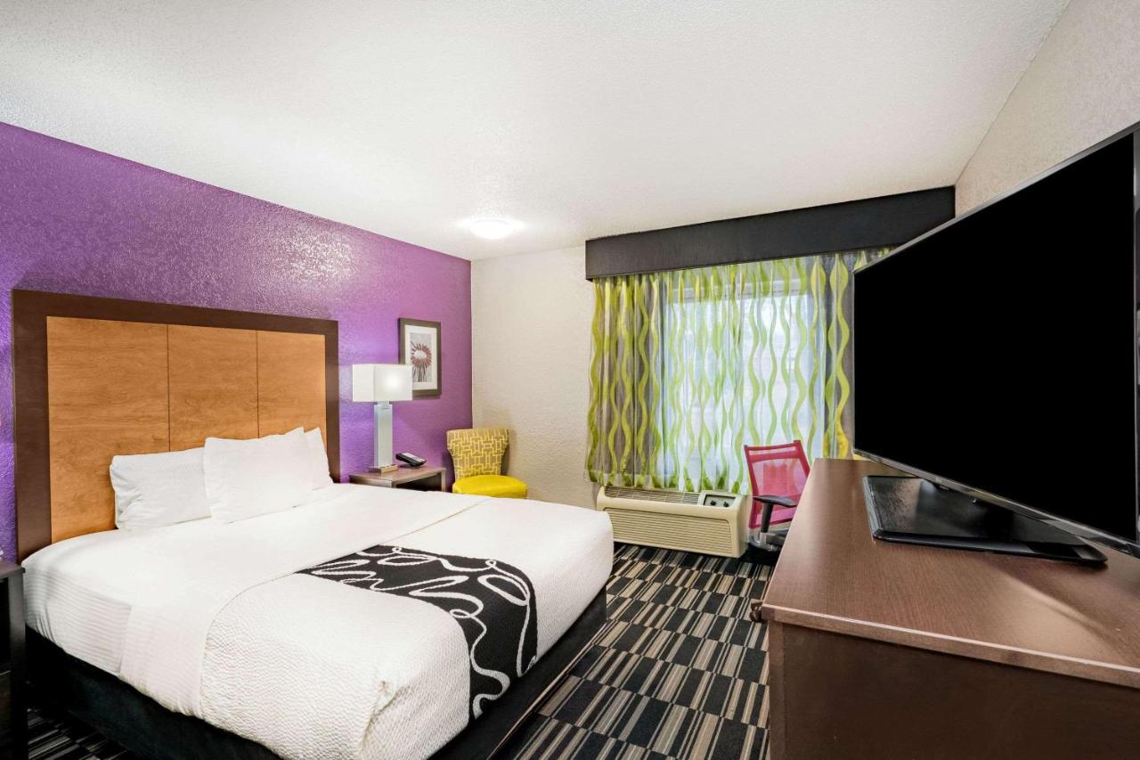 Queen Room - Non-Smoking at Super 8 by Wyndham El Dorado