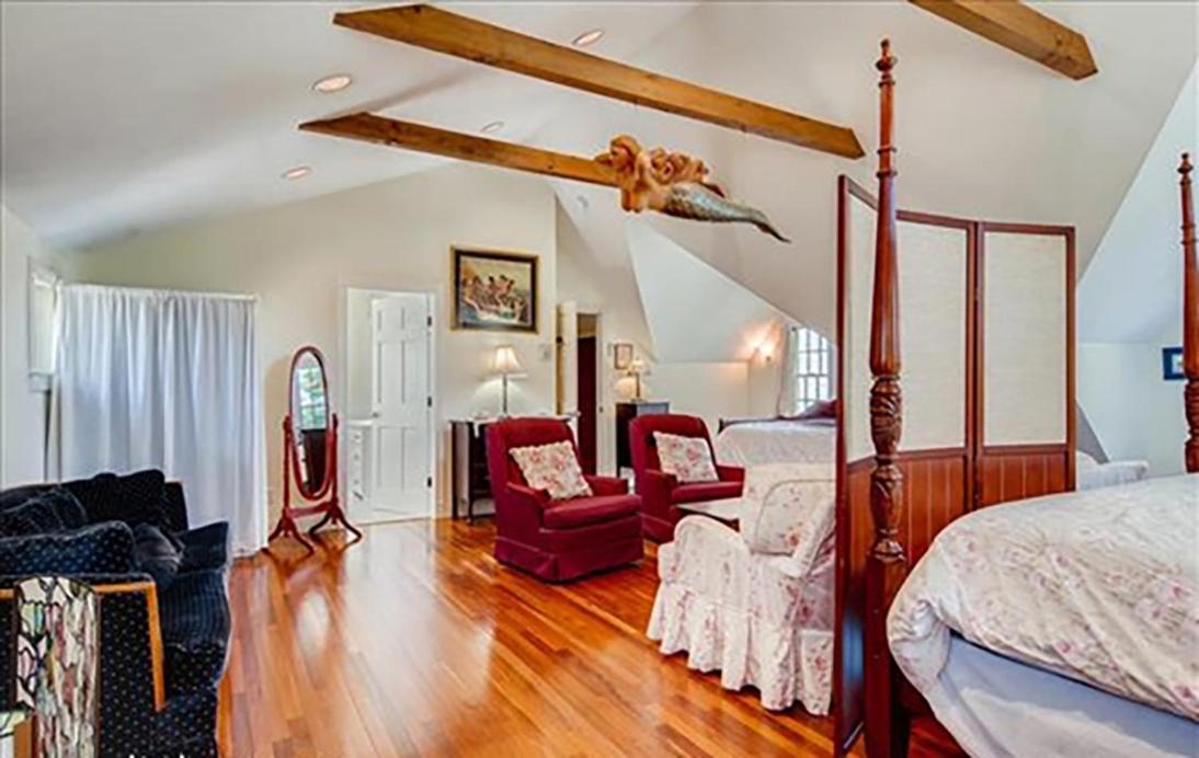 | West Tisbury Inn