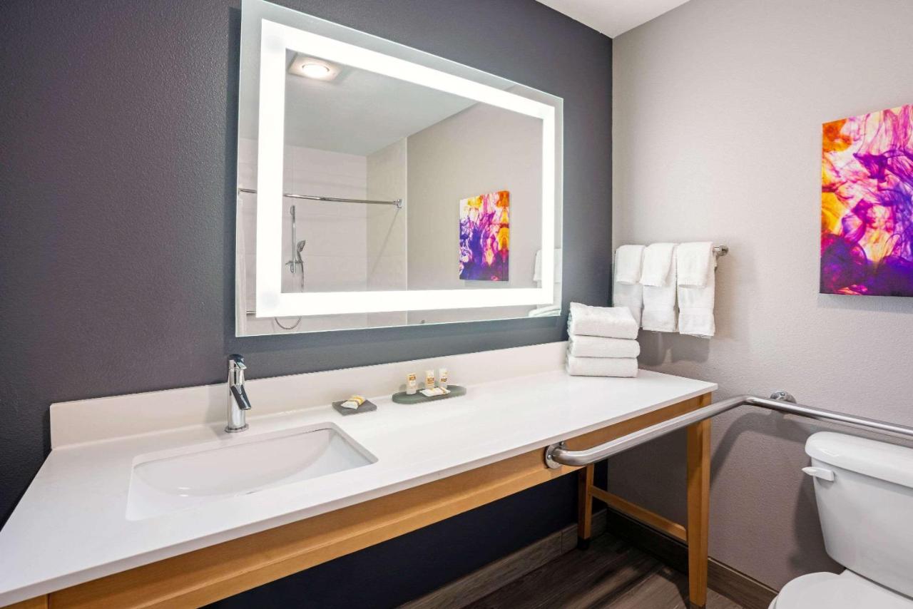 Queen Room with Two Queen Beds - Disability Access at La Quinta by Wyndham Seattle Federal Way