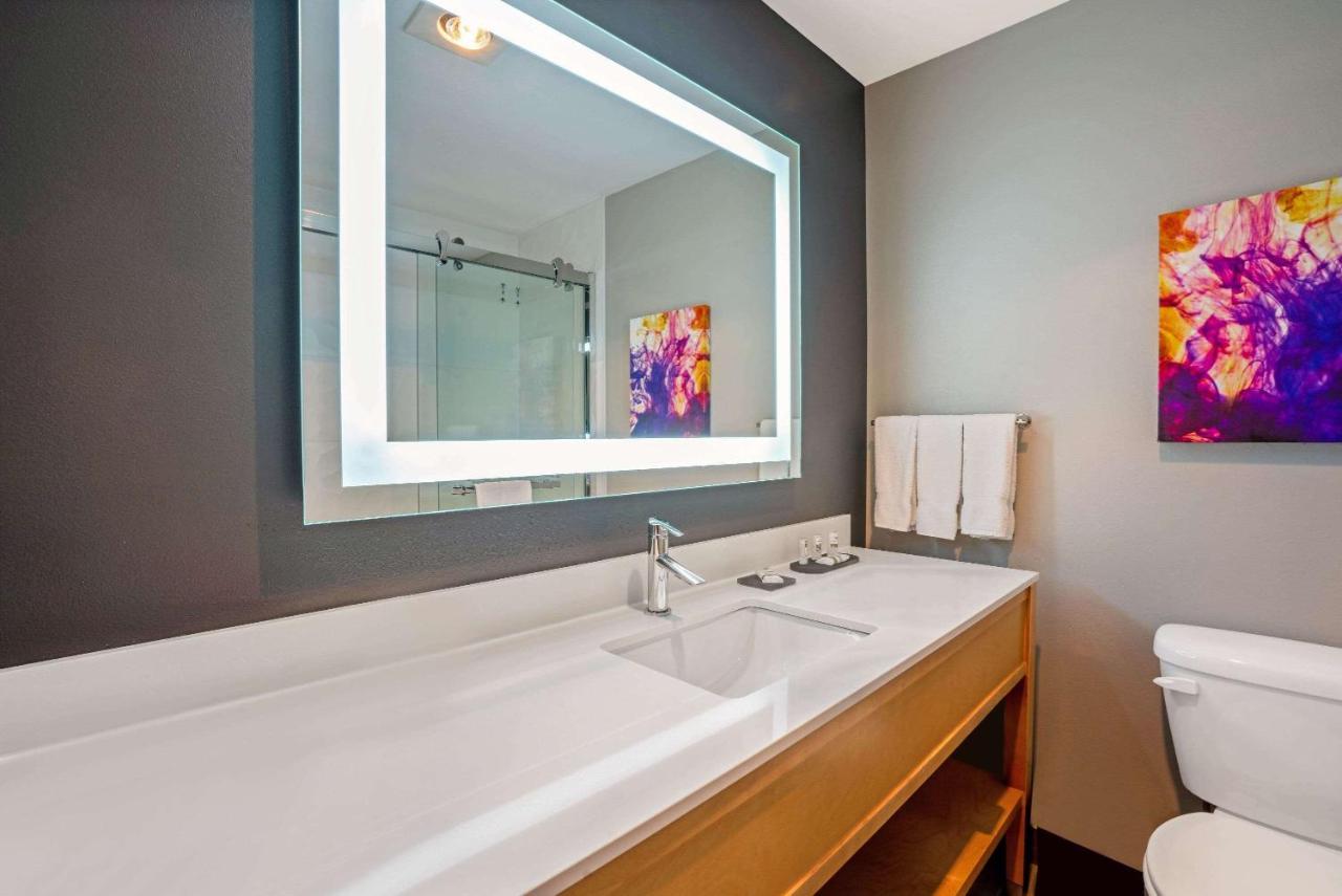 Executive King Room - Mobility Access/Non-Smoking at La Quinta by Wyndham Seattle Federal Way