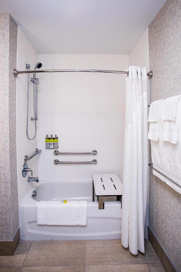 Twin Room - Mobility Access at Holiday Inn Express & Suites Rehoboth Beach by IHG
