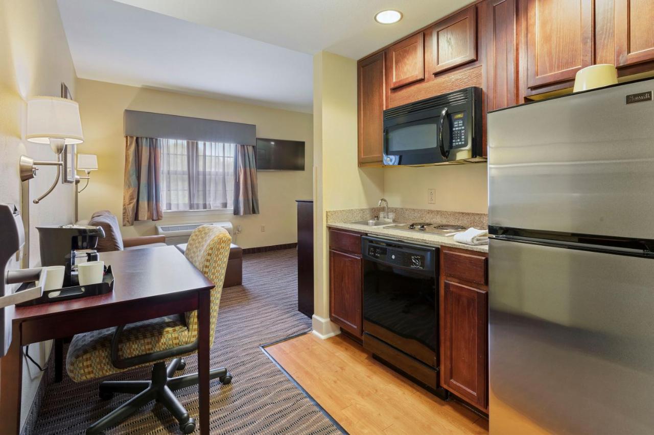 Deluxe Studio with 1 Queen Bed - Non-Smoking at Extended Stay America Premier Suites Lakeland I4