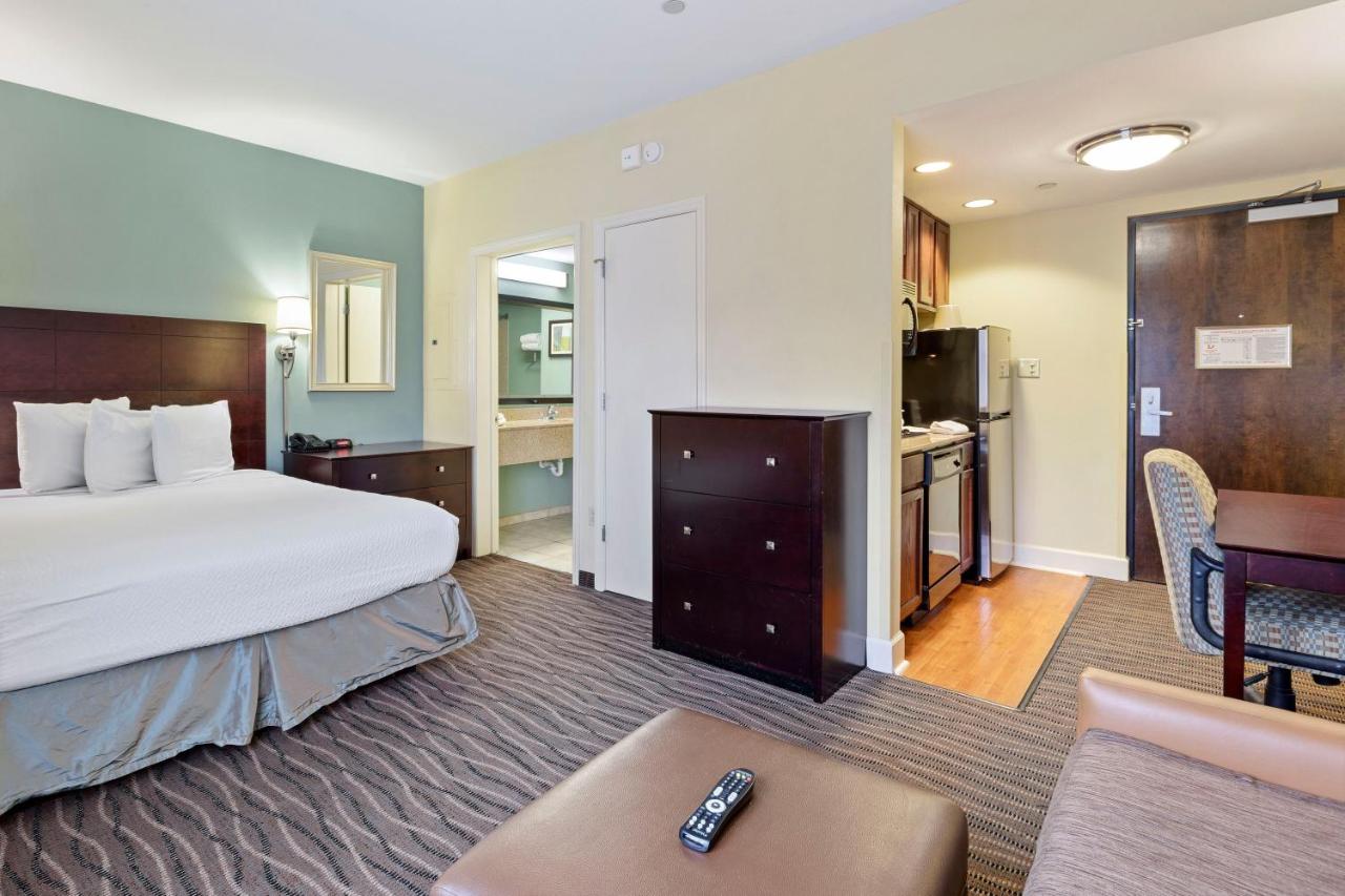 Deluxe Studio with 1 Queen Bed - Non-Smoking at Extended Stay America Premier Suites Lakeland I4