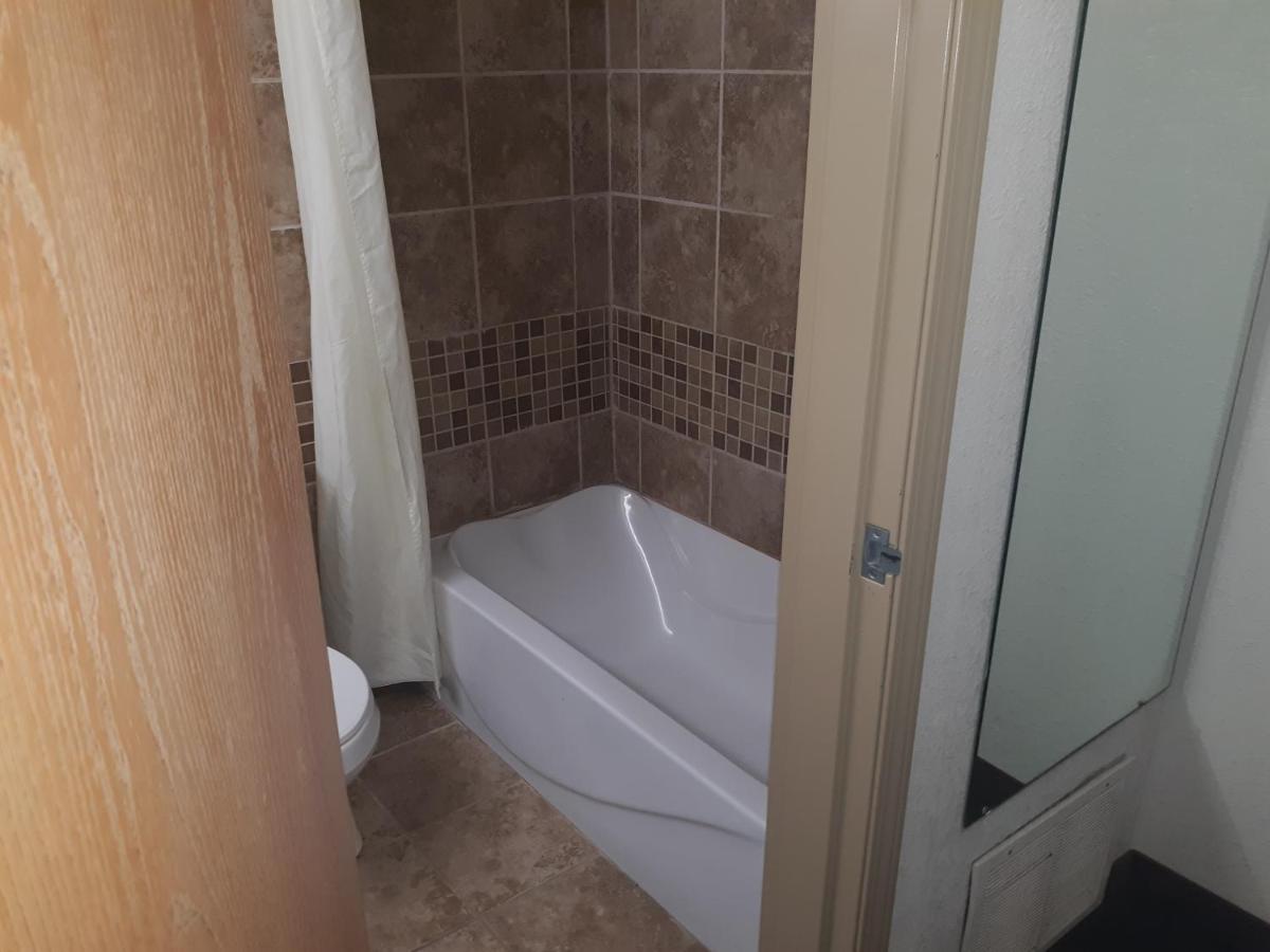 | Vegas Minot Hotel