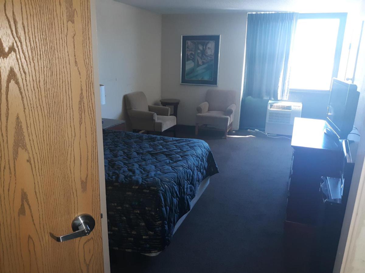 | Vegas Minot Hotel