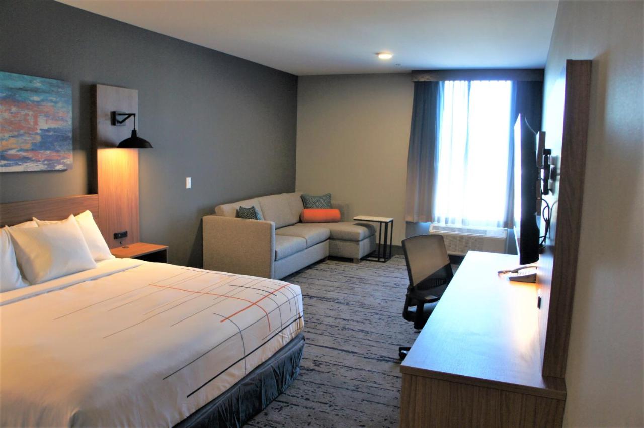 Deluxe King Suite - Non-Smoking at La Quinta Inn & Suites by Wyndham Marysville