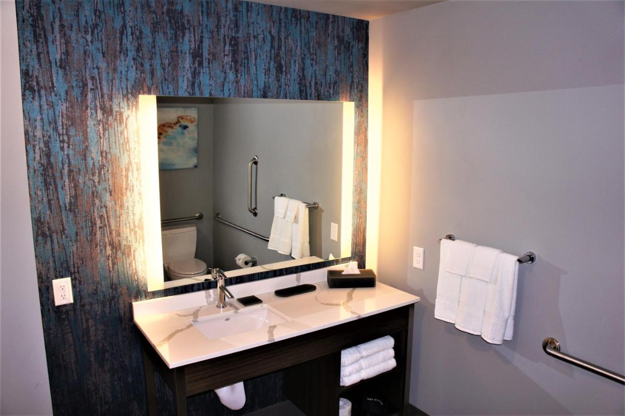 Deluxe King Suite - Non-Smoking at La Quinta Inn & Suites by Wyndham Marysville