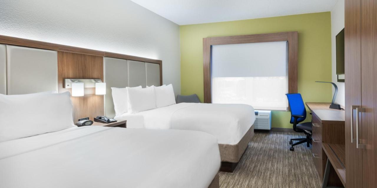 Two-Bedroom Suite - Mobility Accessible Tub at Holiday Inn Express & Suites Heath - Newark by IHG