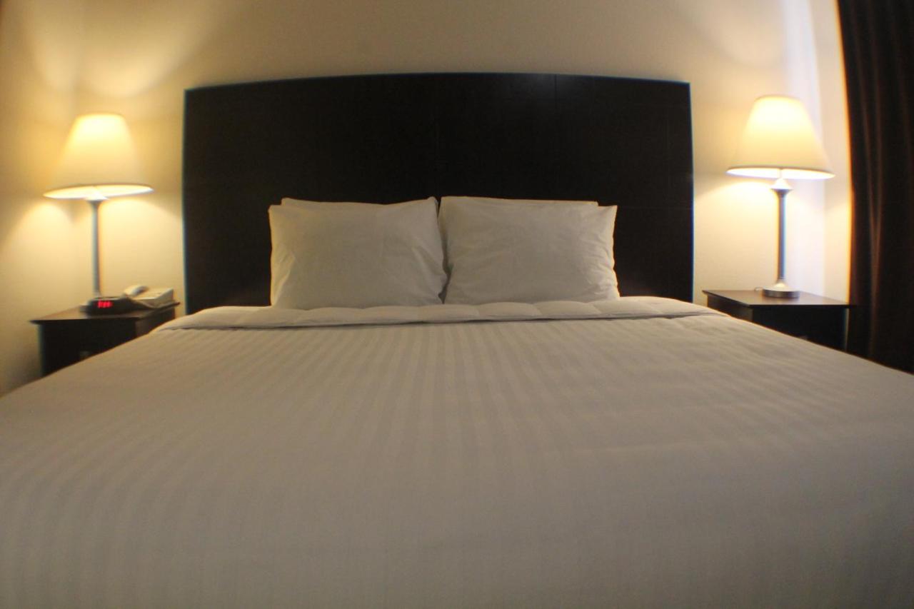| Greystone Inn & Suites