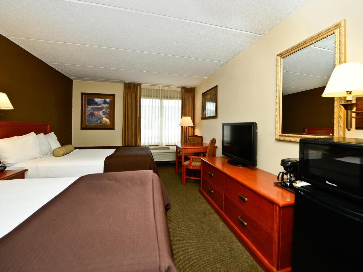 Double Room with Two Double Beds - Non-Smoking at Ramada Hotel & Conference Center by Wyndham Plymouth
