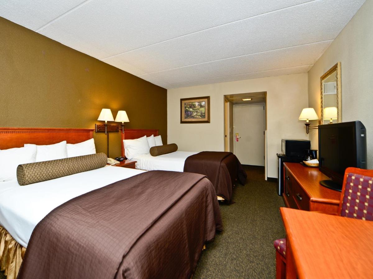 Double Room with Two Double Beds - Non-Smoking at Ramada Hotel & Conference Center by Wyndham Plymouth