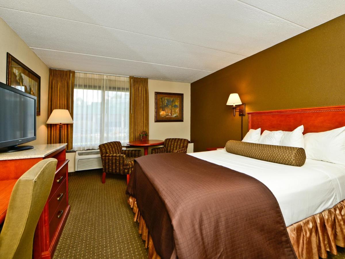 King Room - Non-Smoking at Ramada Hotel & Conference Center by Wyndham Plymouth