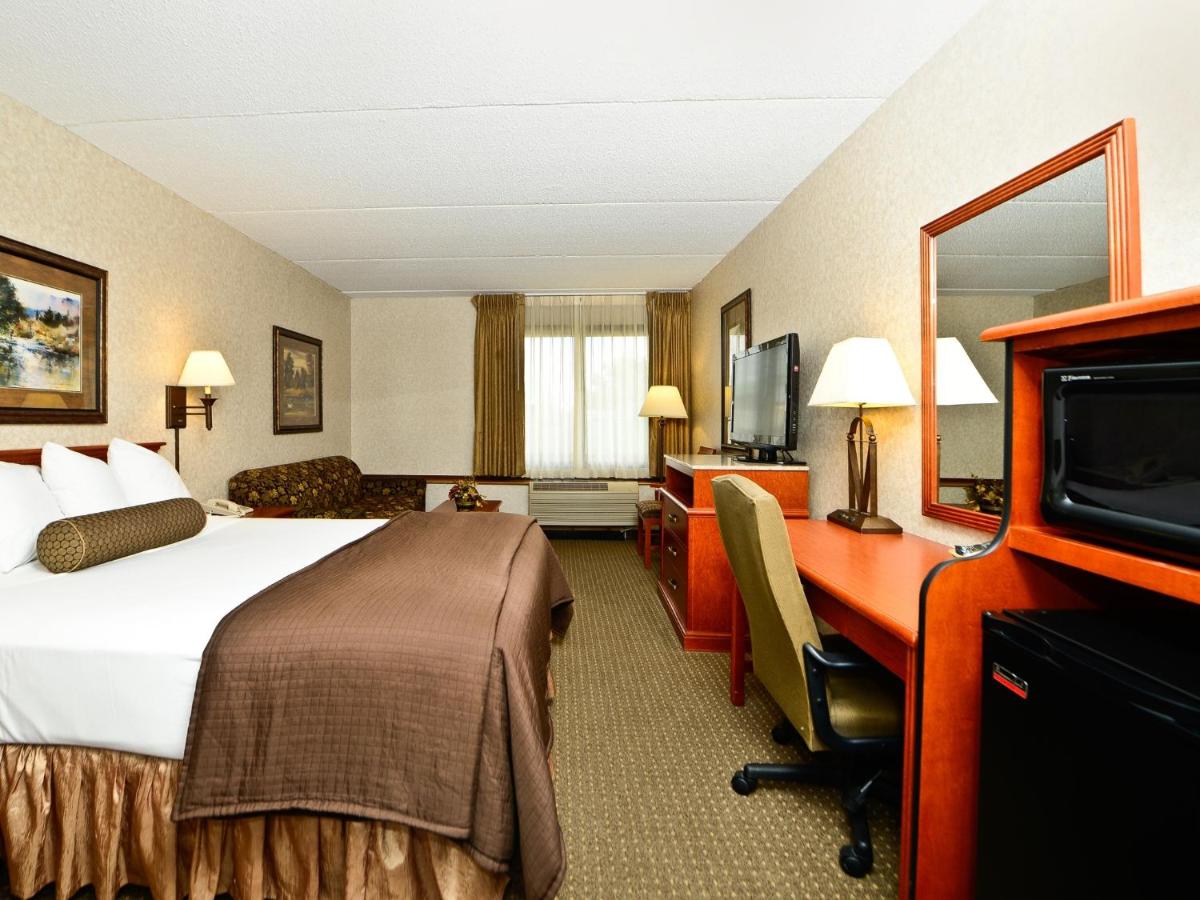 King Room - Non-Smoking at Ramada Hotel & Conference Center by Wyndham Plymouth