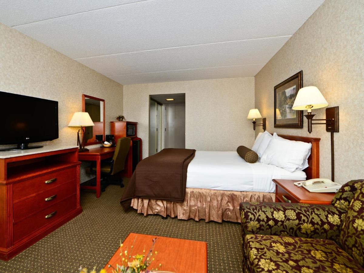 King Room - Non-Smoking at Ramada Hotel & Conference Center by Wyndham Plymouth