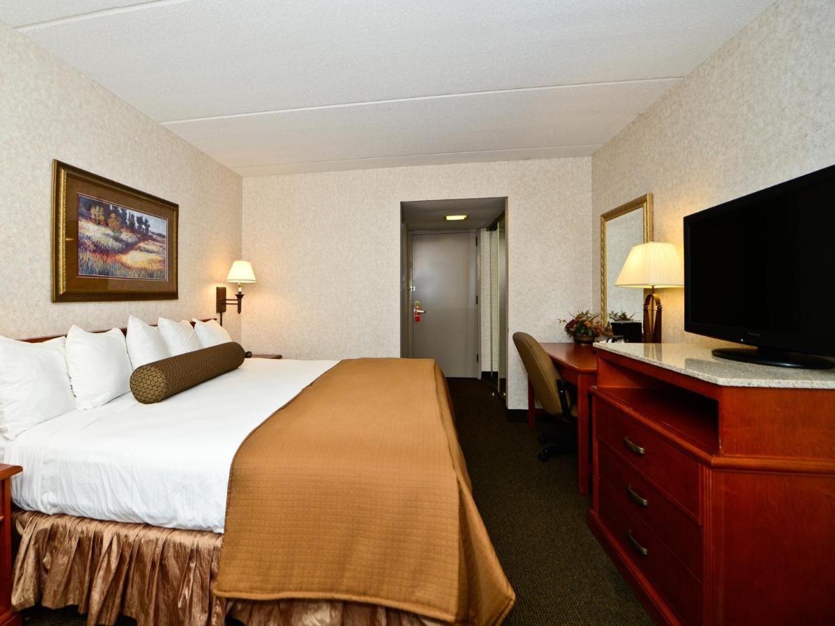 King Room - Non-Smoking at Ramada Hotel & Conference Center by Wyndham Plymouth