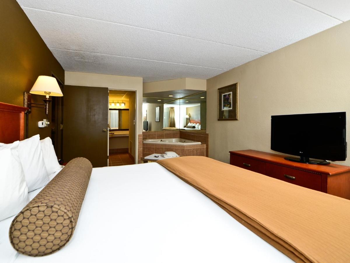 Deluxe King Suite - Non-Smoking at Ramada Hotel & Conference Center by Wyndham Plymouth