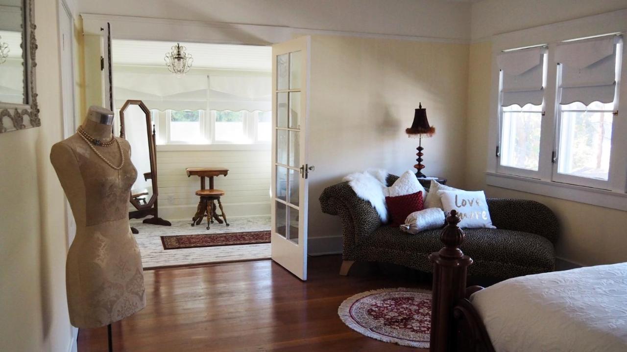 | Lady Geneva Bed & Breakfast