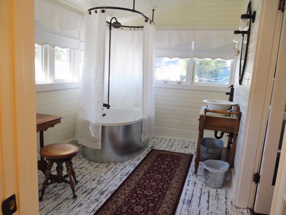 | Lady Geneva Bed & Breakfast
