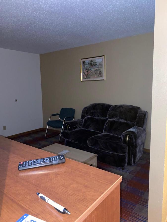 King Suite with Spa Bath - Non-Smoking at Americas Best Value Inn Champaign