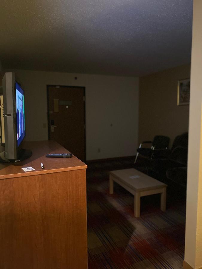 King Suite with Spa Bath - Non-Smoking at Americas Best Value Inn Champaign