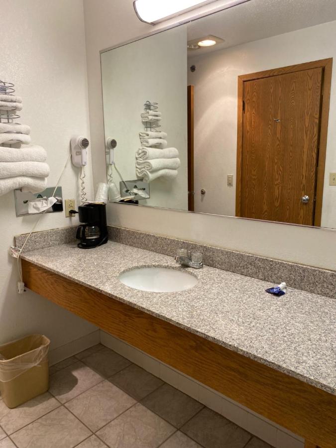 King Suite with Spa Bath - Non-Smoking at Americas Best Value Inn Champaign