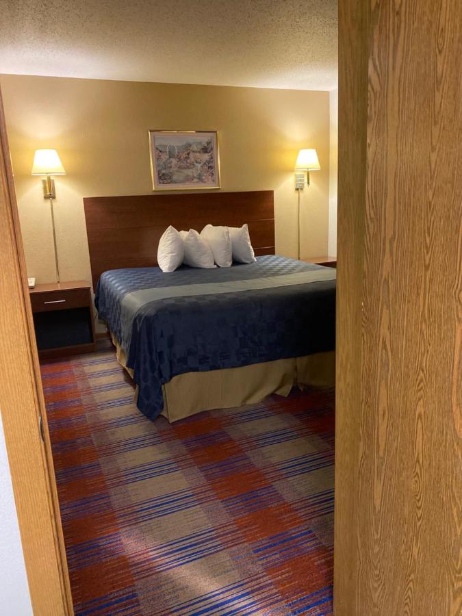 King Suite with Spa Bath - Non-Smoking at Americas Best Value Inn Champaign