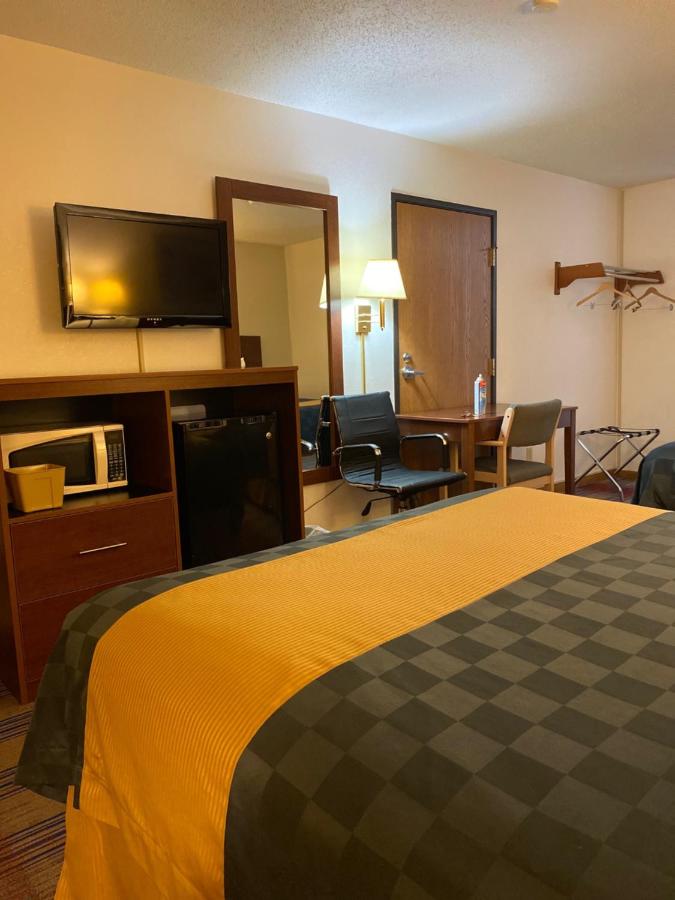 Queen Room with Two Queen Beds - Non-Smoking at Americas Best Value Inn Champaign