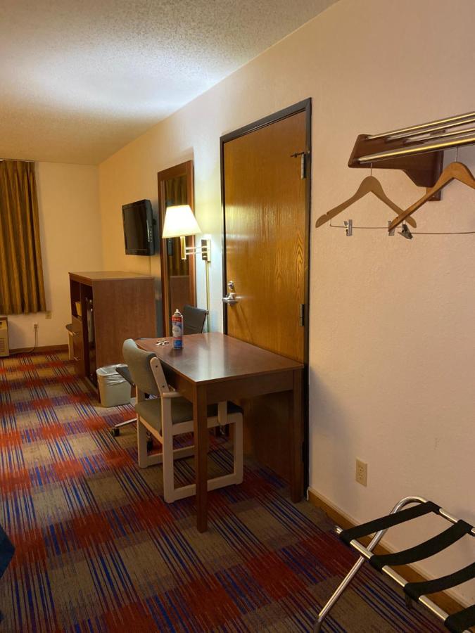 Queen Room with Two Queen Beds - Non-Smoking at Americas Best Value Inn Champaign