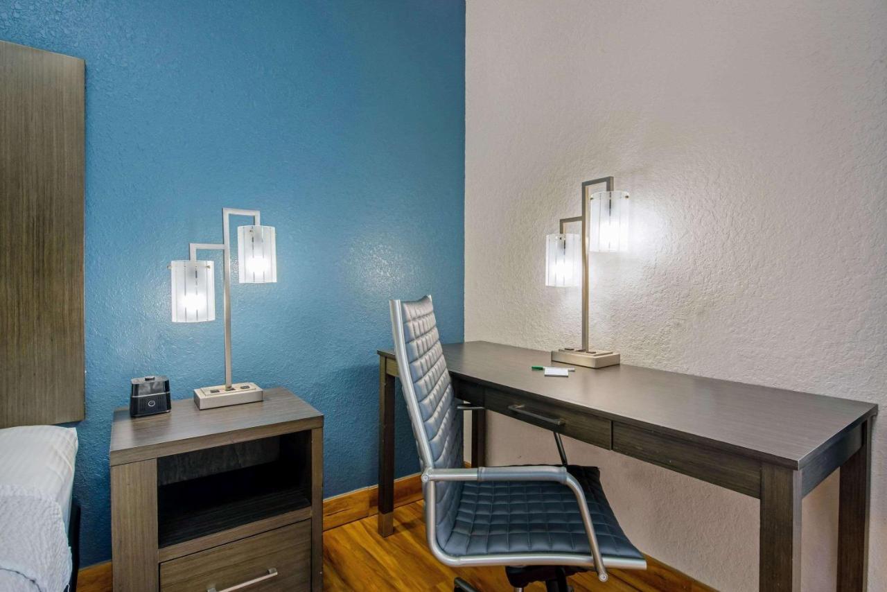 | La Quinta Inn & Suite Kingwood Houston IAH Airport 53200