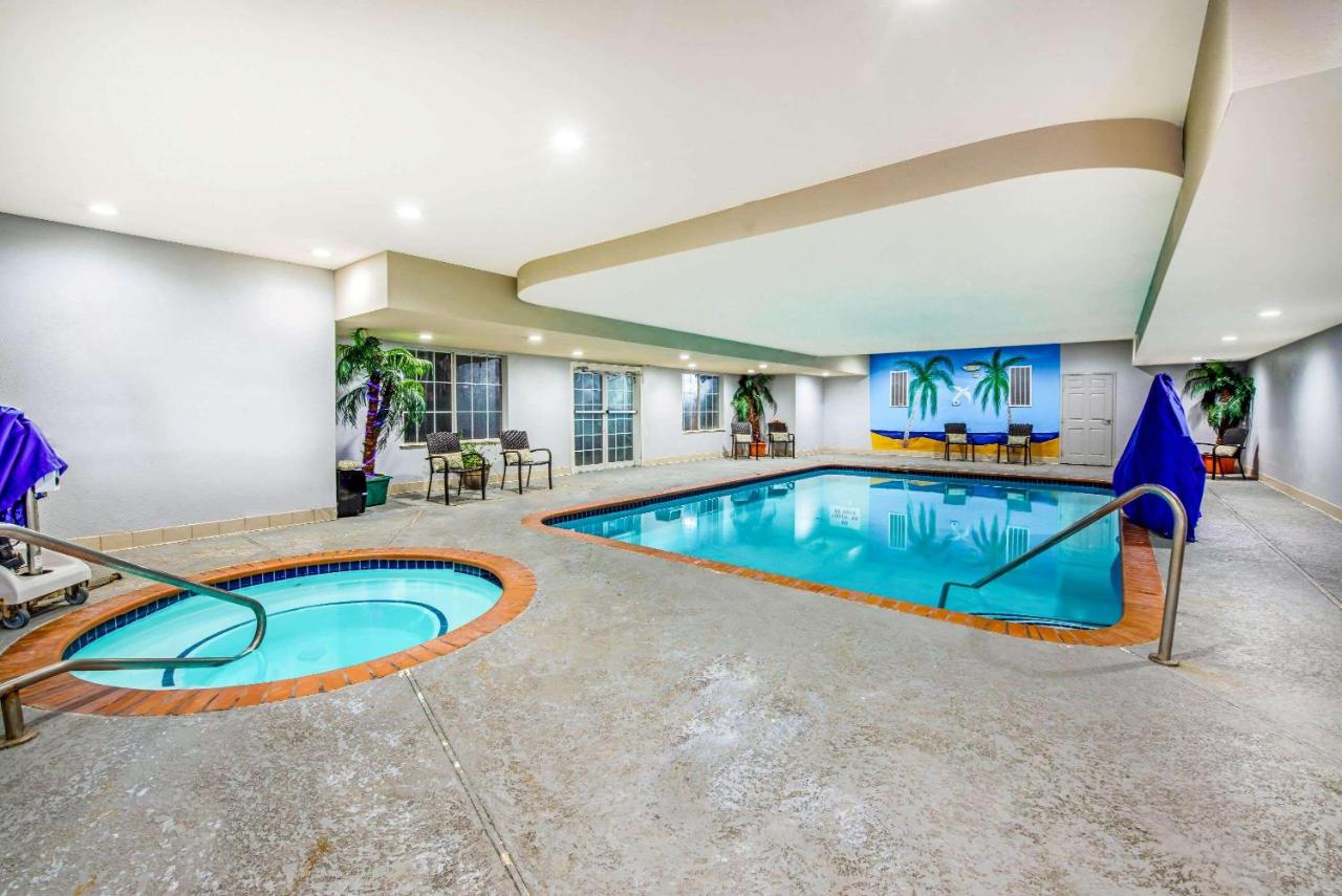 | La Quinta Inn & Suite Kingwood Houston IAH Airport 53200