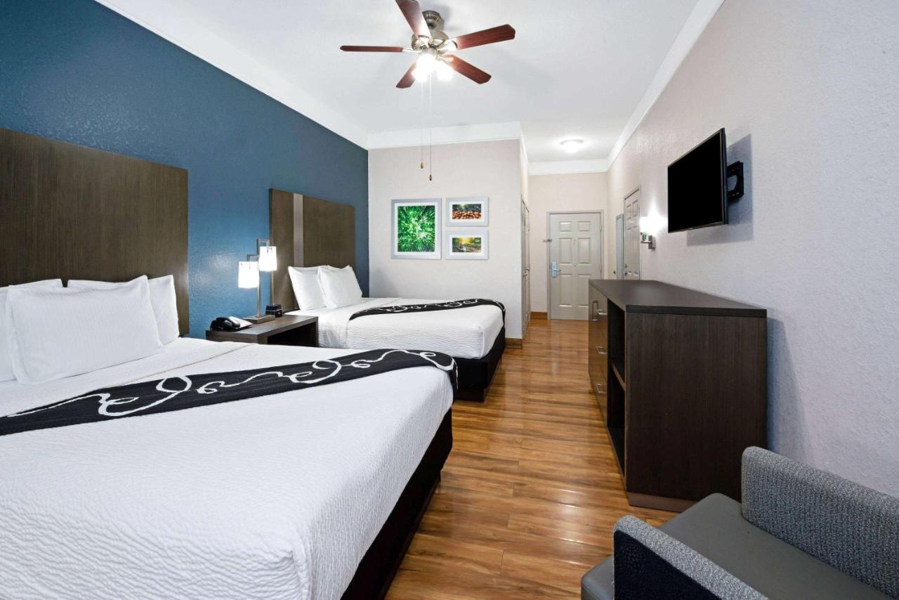 | La Quinta Inn & Suite Kingwood Houston IAH Airport 53200