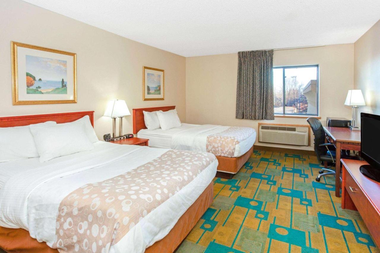 Deluxe Double Room at La Quinta Inn by Wyndham Milwaukee Airport / Oak Creek