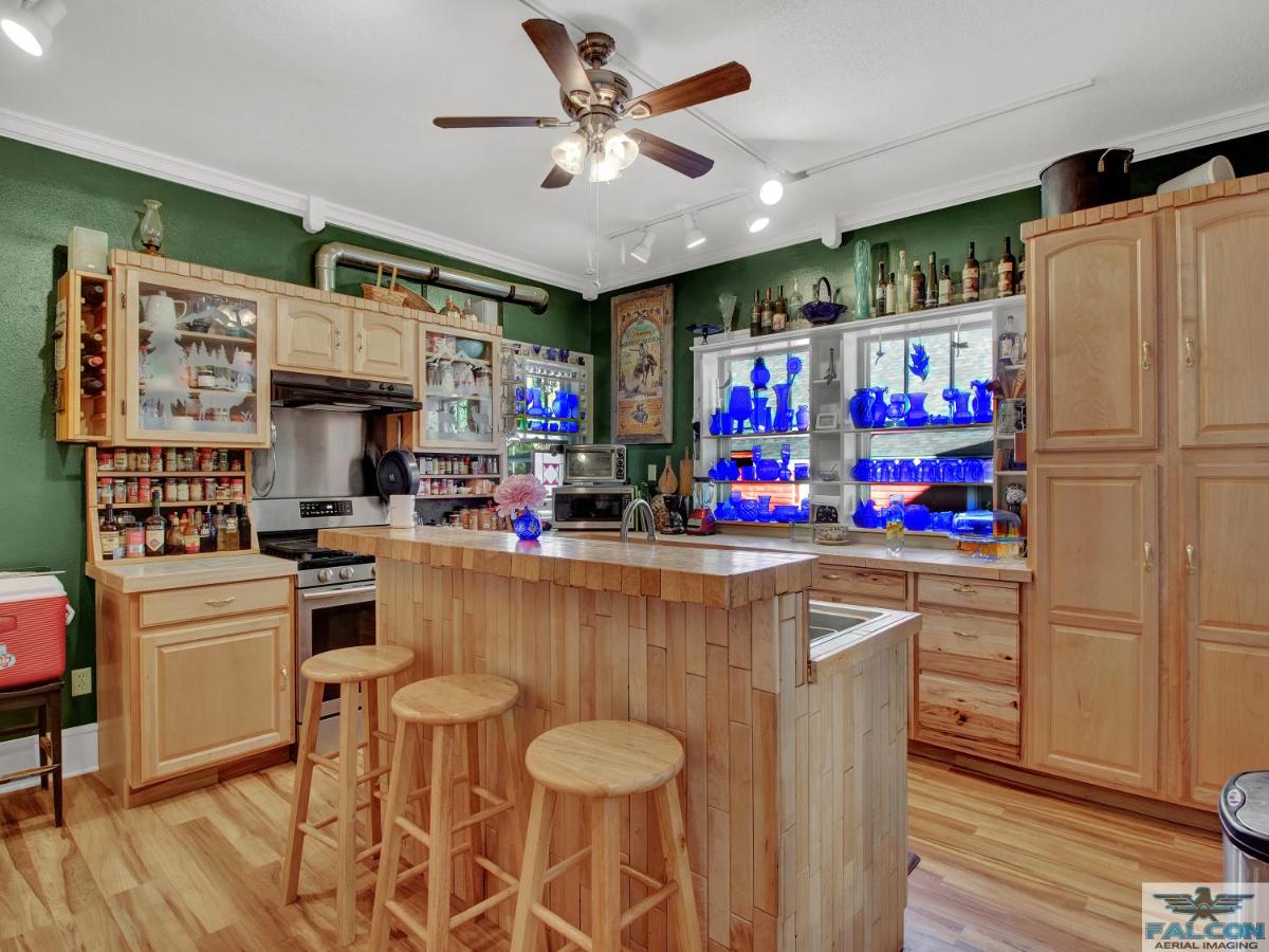 | Robins Nest Bed & Breakfast