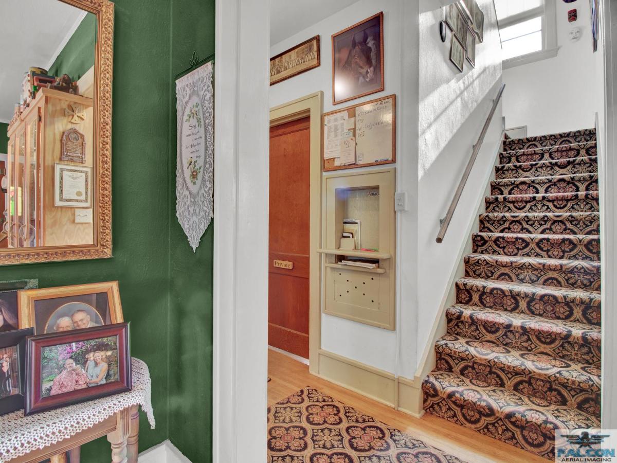 | Robins Nest Bed & Breakfast