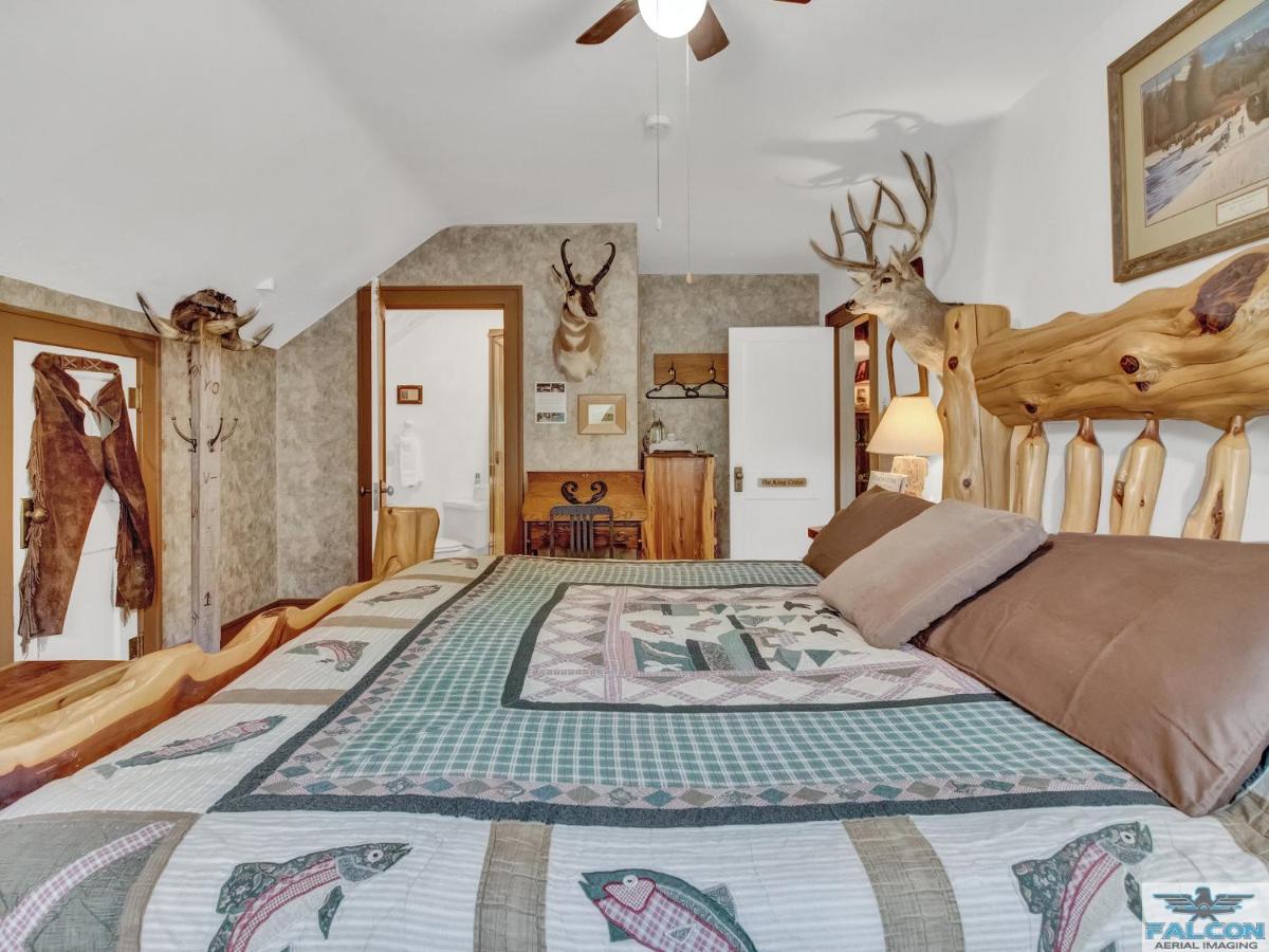 | Robins Nest Bed & Breakfast