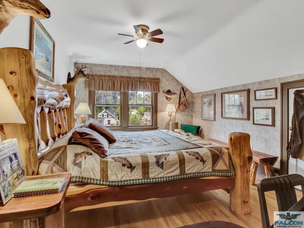 | Robins Nest Bed & Breakfast